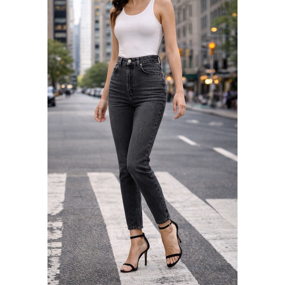 Zara Women's High Rise Tapered Jeans Black Wash Size 2 (26x28)